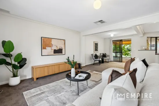 Spacious Family Home Opposite Parklands!