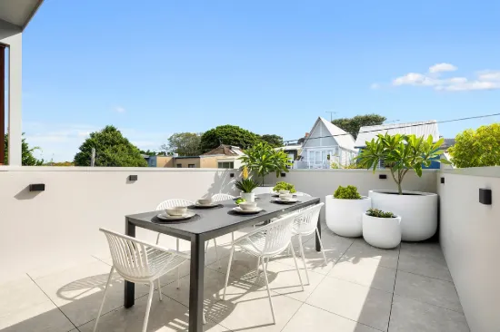 A Newly Built Parkside Residence, Architectural Presence Meets Designer Luxury