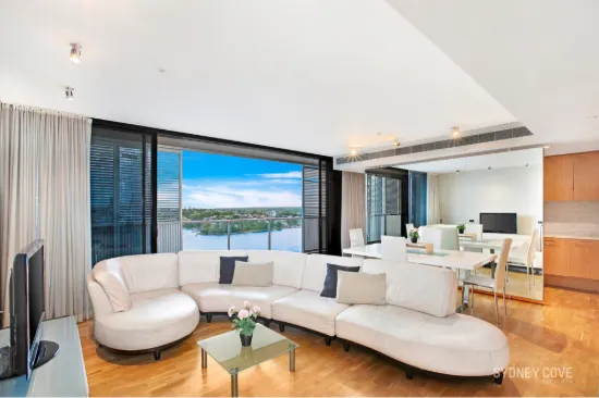 LUXURIOUS TWO BEDROOM WITH SYDNEY HARBOUR VIEWS IN 'STAMFORD MARQUE'