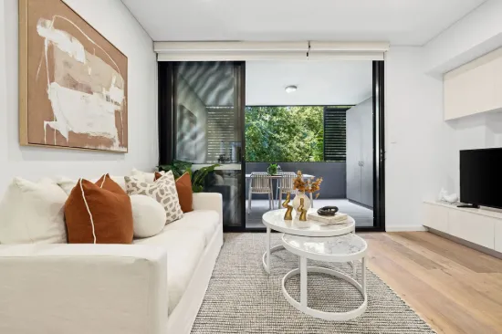 Luxurious East-Facing Apartment with Leafy Outlook