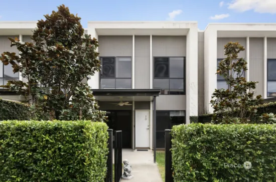 Stunning Four Bedroom Townhouse ready to move in!