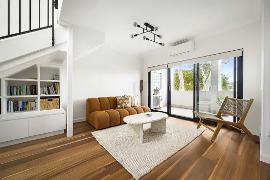 A Designer Coastal Sanctuary, Oversized Dual Level Top Floor Apartment With Tranquil Views