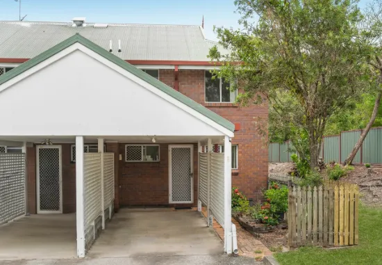 Peaceful, Private End Unit with Effortless Access