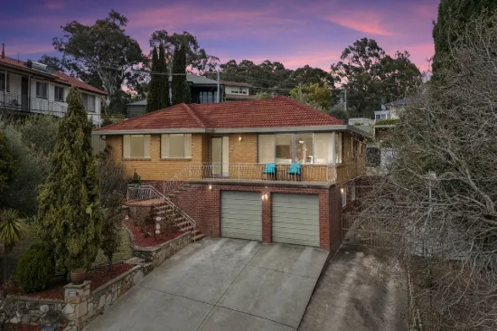 MULTIGENERATIONAL FAMILY ENTERTAINER WITH INCREDIBLE VIEWS