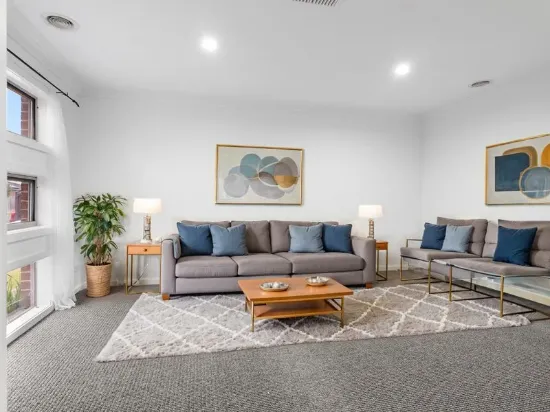 WALKING DISTANCE TO SHOPS, MEDICAL CENTRE AND MANY OTHER AMENITIES!