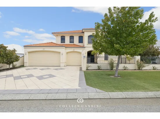 Grand Family Residence in Exclusive Murdoch Chase Estate