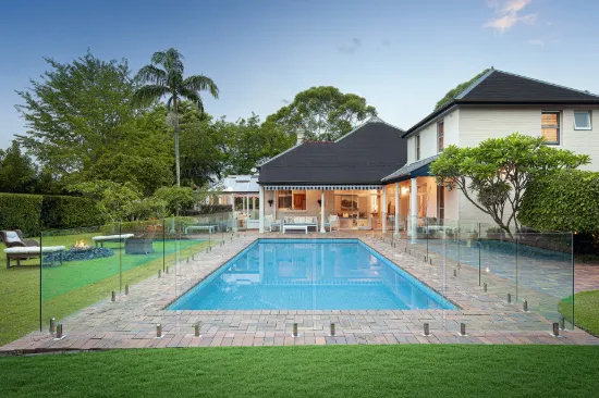 Grand Federation Italianate Home – Walk to Rail