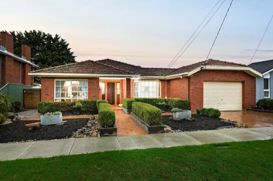 A Greenvale Classic - Generous Space, Timeless Charm & Superb Entertaining