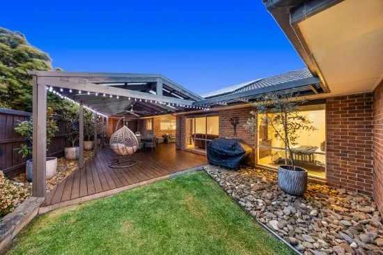 SIDE PARKING BAY WITH WORK-FROM-HOME POTENTIAL - PRISTINE FAMILY LIVING WITH SENSATIONAL OUTDOOR ENTERTAINING!