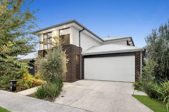 Ex-Henley display - Contemporary living on 448m2!