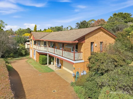 Versatile Brick Home with Dual-Income Potential in Quiet Cul-de-Sac