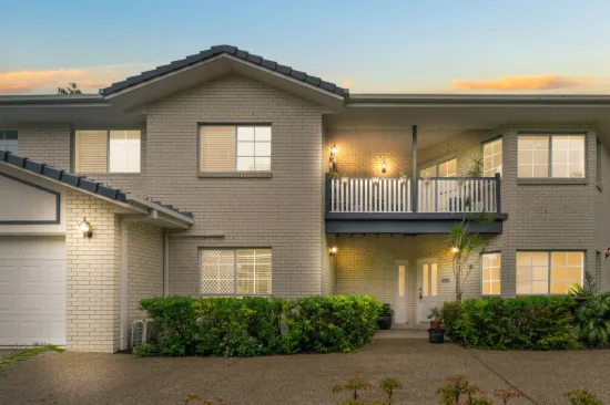 Grand Family Residence in a Quiet Court Location!