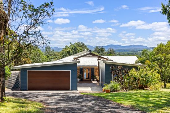A Beautifully Finished Acreage Escape in the Heart of Dunoon