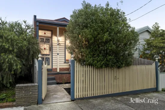 Quiet, comfortable, north-facing & placed to perfection