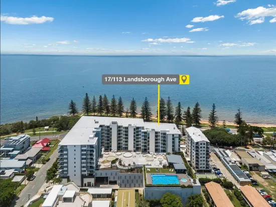 Coastal Luxury Apartment in the Heart of Scarborough .