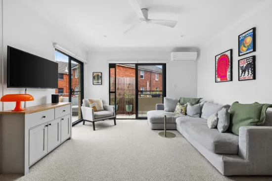 Spacious North-Facing Apartment Of Natural Light & Convenience