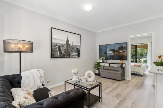 Chic Designer Apartment In Prized Over 55's Retirement Village In The Heart Of Blakehurst & Carss Park: Walk To Cafes, Bayside, Bus Stop & Todd Park!