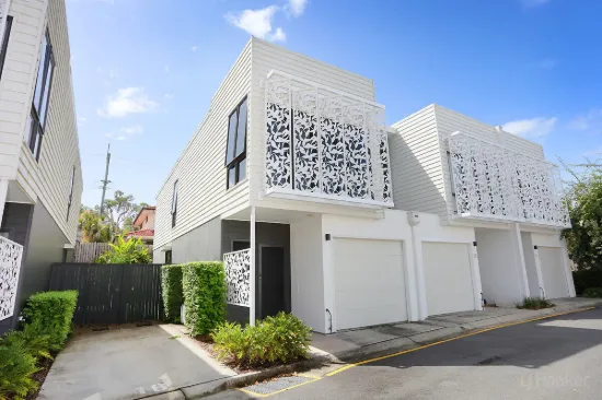 Contemporary Townhouse in Exclusive Gated Community