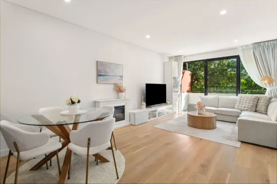 Modern Apartment Living Boasting Bright Interiors and Expansive Living Space