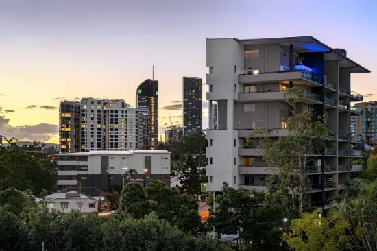 Luxuriously Renovated Apartment with City Views & Resort-Style Living