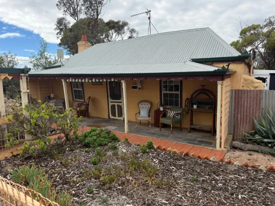 "Cousin Jacks"  Beautiful Quaint Cottage in a lovely quiet rural setting