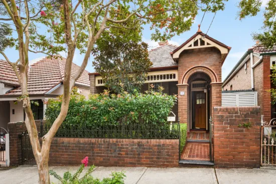 Gorgeously maintained single-level sanctuary with private backyard 