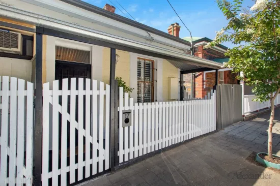 Gorgeous Circa 1880 Cottage  Close to Everything.