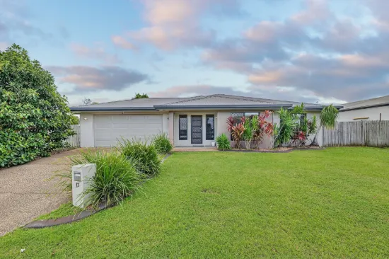 Private 826m² Family Haven with Side Access & Expansive Living Spaces