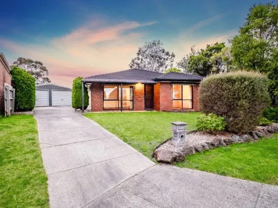NEAT AS A PIN & WITHIN PACES OF LOCAL AMENITIES - SECURE COURT LOCATION!