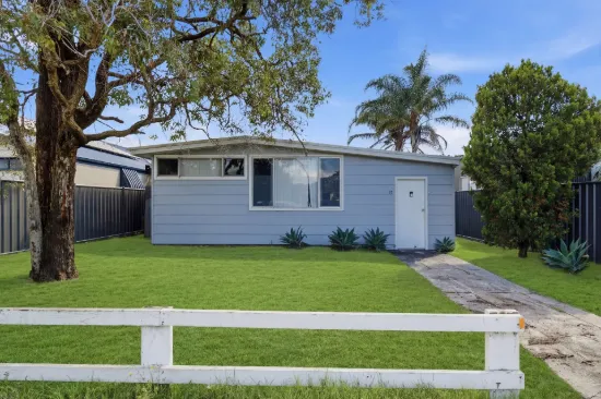 TWO BEDROOM HOUSE WITH SEPARATE CABIN AND REAR LANE - PERFECT INVESTMENT OPPORTUNITY OR FIRST HOME