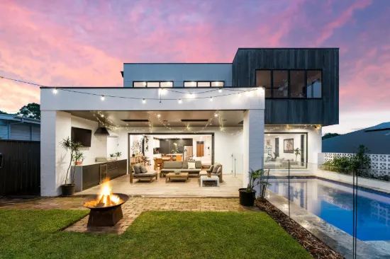 Impressive Family Retreat with Self-Contained Granny Flat