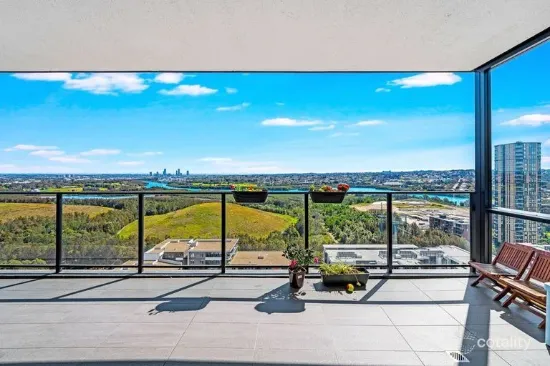 Huge 2 bedroom with study! North and west facing! Corner block with breathtaking view! 
