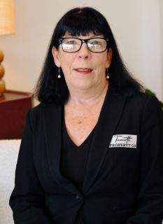 Roslyn Knight - Real Estate Agent