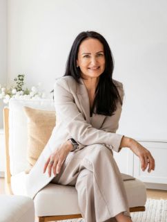 Tina Nenadic - Real Estate Agent