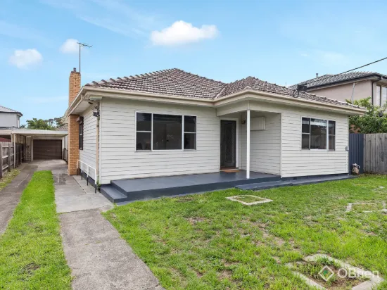 Tastefully Renovated Family Home In Convenient Locale