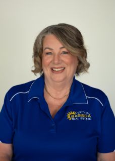 Lynne Lowry - Real Estate Agent