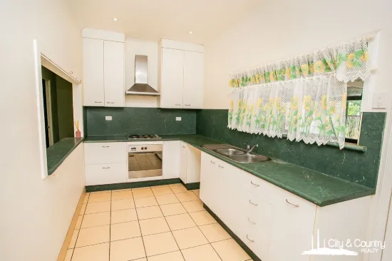 🏡 179 Miles Street – Spacious, Stylish & Full of Character