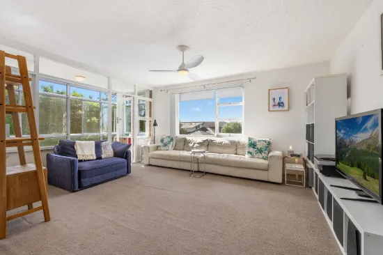 Carefree Apartment with City Views in Beautiful Woolwich
