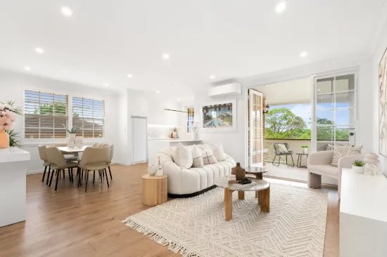Light Filled Top Floor Apartment in Boutique Block