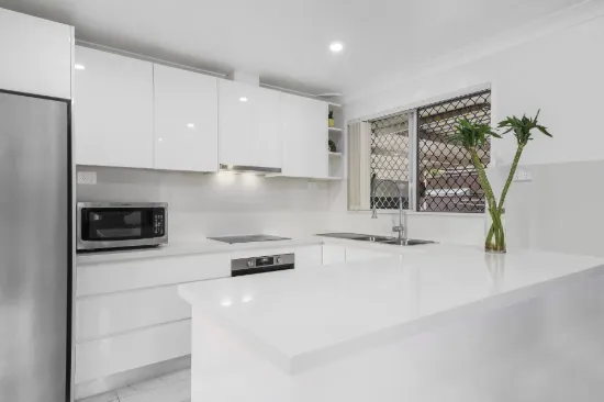 MODERN STYLE VILLA IN THE HEART OF INGLEBURN