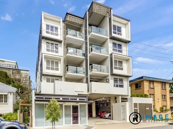 Move In Ready Stylish Modern Apartment  