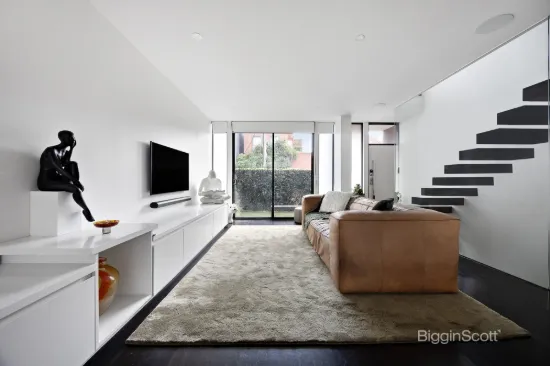 SOPHISTICATED EXECUTIVE RESIDENCE, PRIZED LOCALE