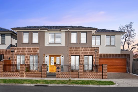 Executive Luxury in the McKinnon Secondary College Zone