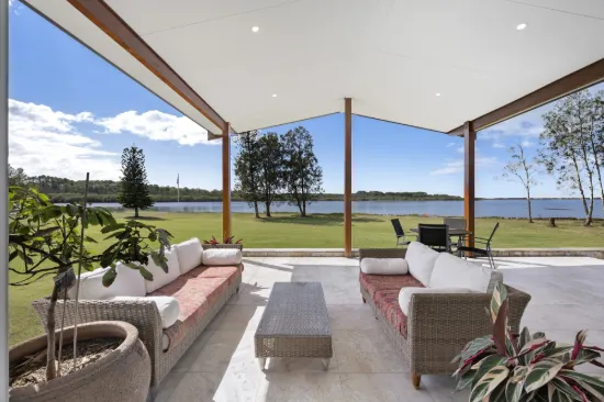 Architectural Grace Defined by Land, Light and Water