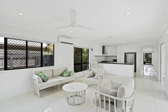 4 BED + MEDIA, NO REAR NEIGHBOURS