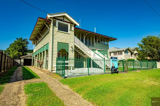 Charming Queenslander on 1,012m² - Space, Character & Prime Convenience