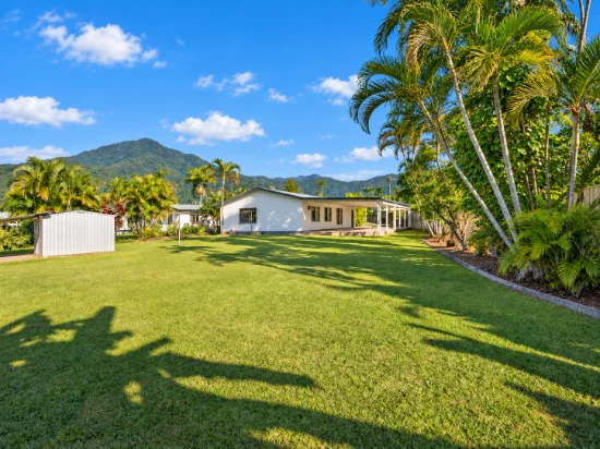 Huge Yard, Side Access and Endless Potential