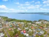 Stylish Low-Set Home Near the Water