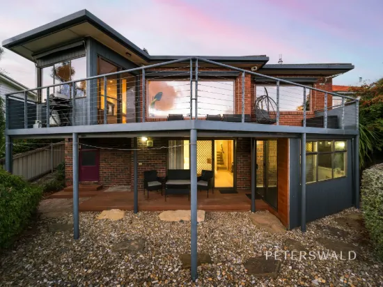 Front-row views in one of Rose Bay’s most tightly held positions