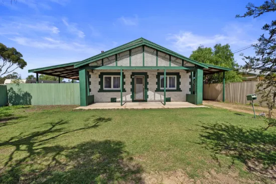 Big Block, Big Potential - Family Home or Investment 